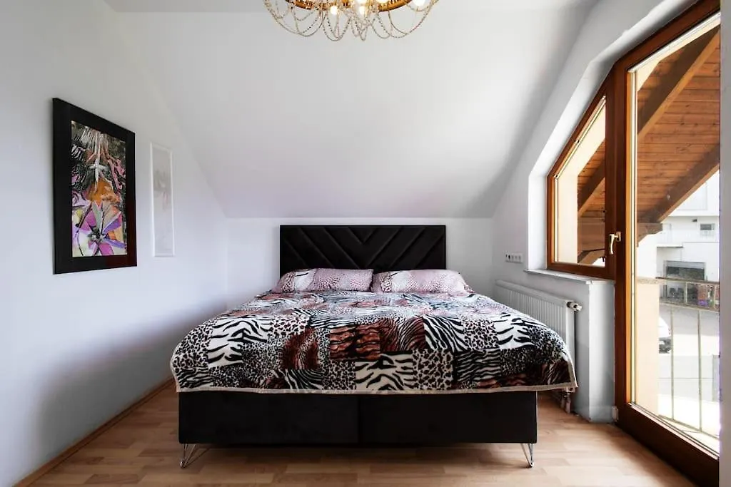 Holiday home 4-Bedroom House & Large Garden Vienna Austria
